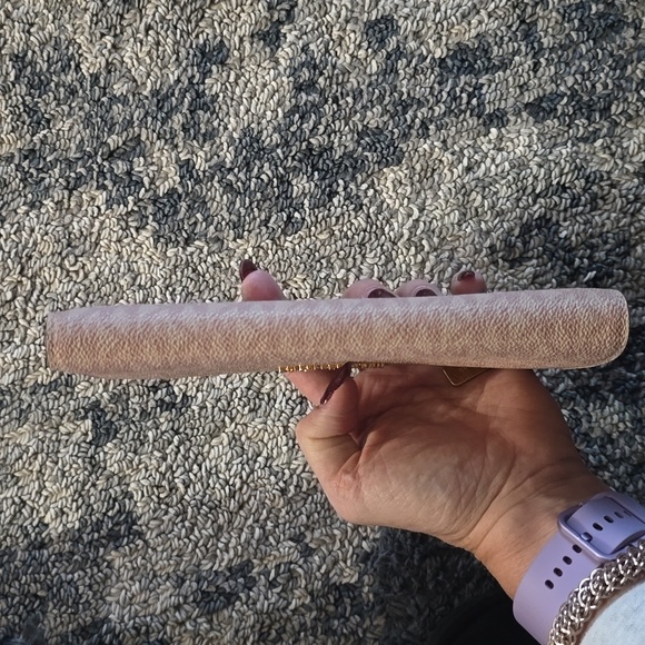 Michael Kors Logo Wallet - Picture 7 of 8